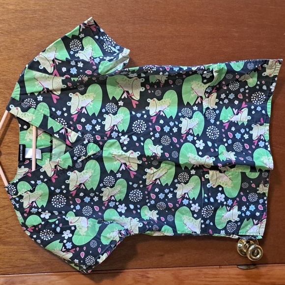 Scrub Studio Frog Scrub Top Size Medium - Picture 1 of 7